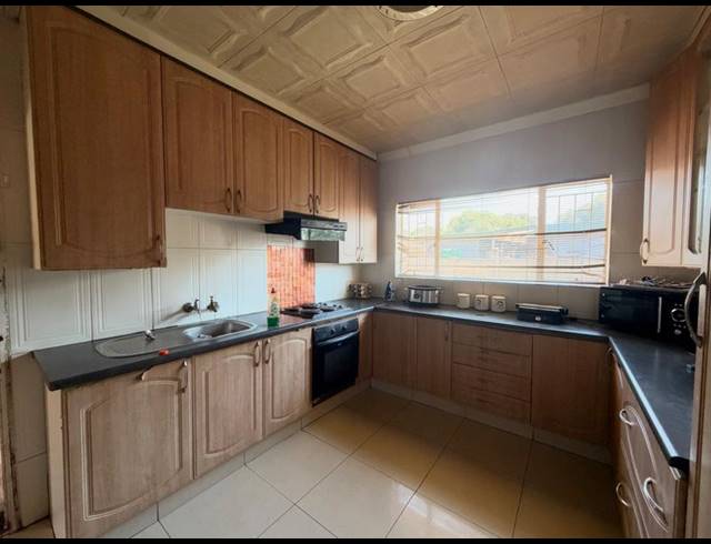 3 BEDROOM HOUSE FOR SALE IN VANDERBIJLPARK CE 4